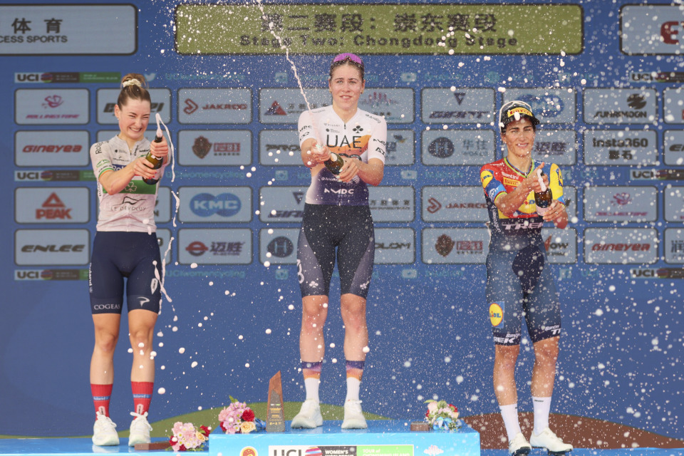 罗兰德沃卢, 新华社记者, inews